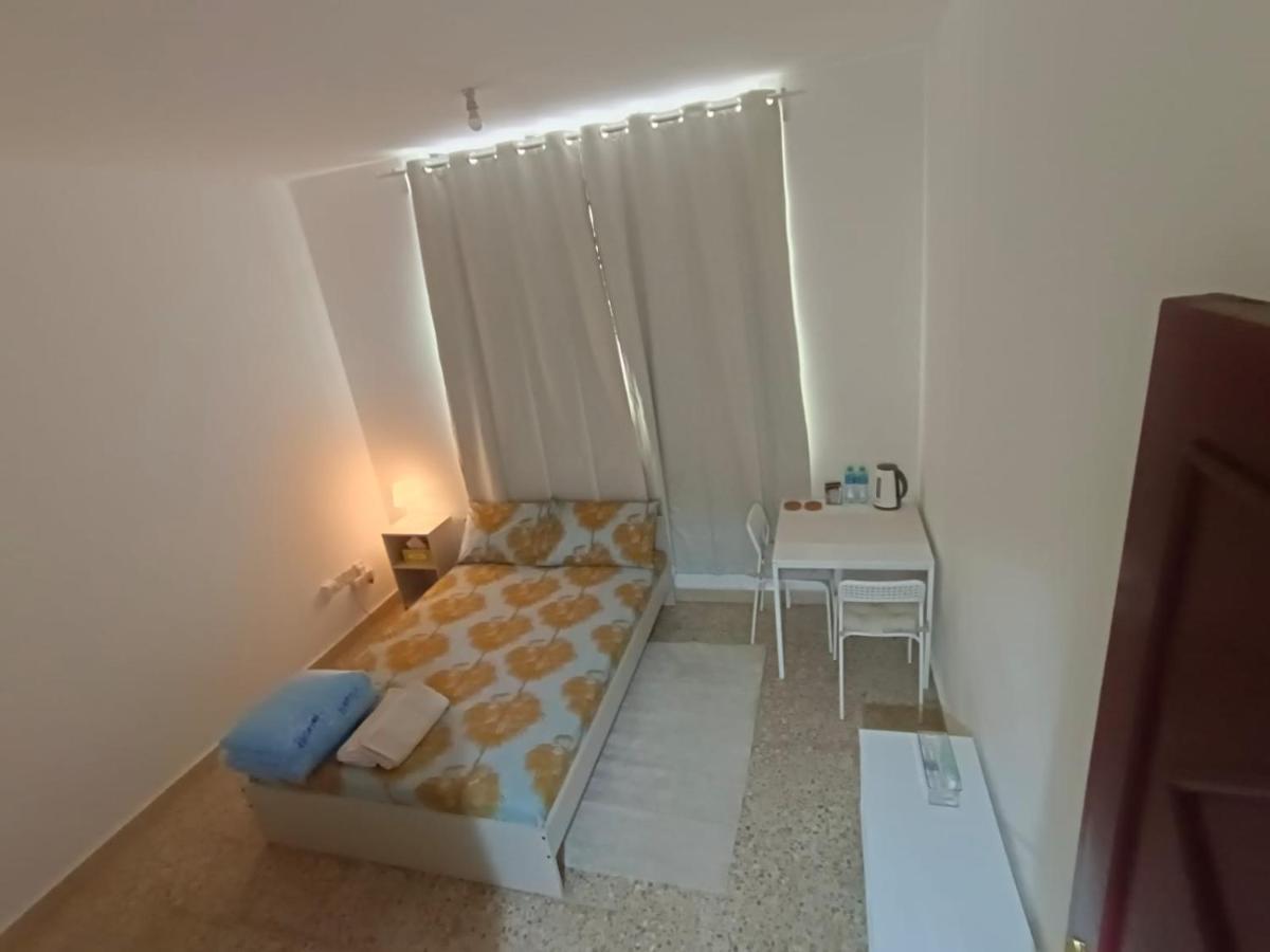 Affordable Transient - Not A Hotel - Sharing Kitchen And Washrooms Abu Dabi Exterior foto