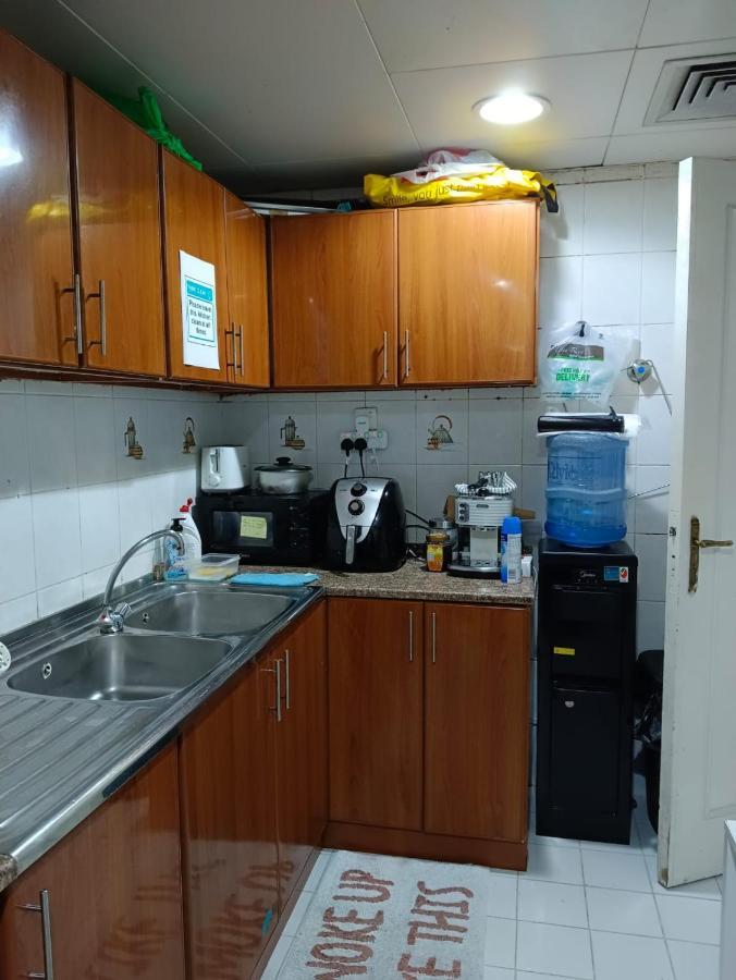 Affordable Transient - Not A Hotel - Sharing Kitchen And Washrooms Abu Dabi Exterior foto